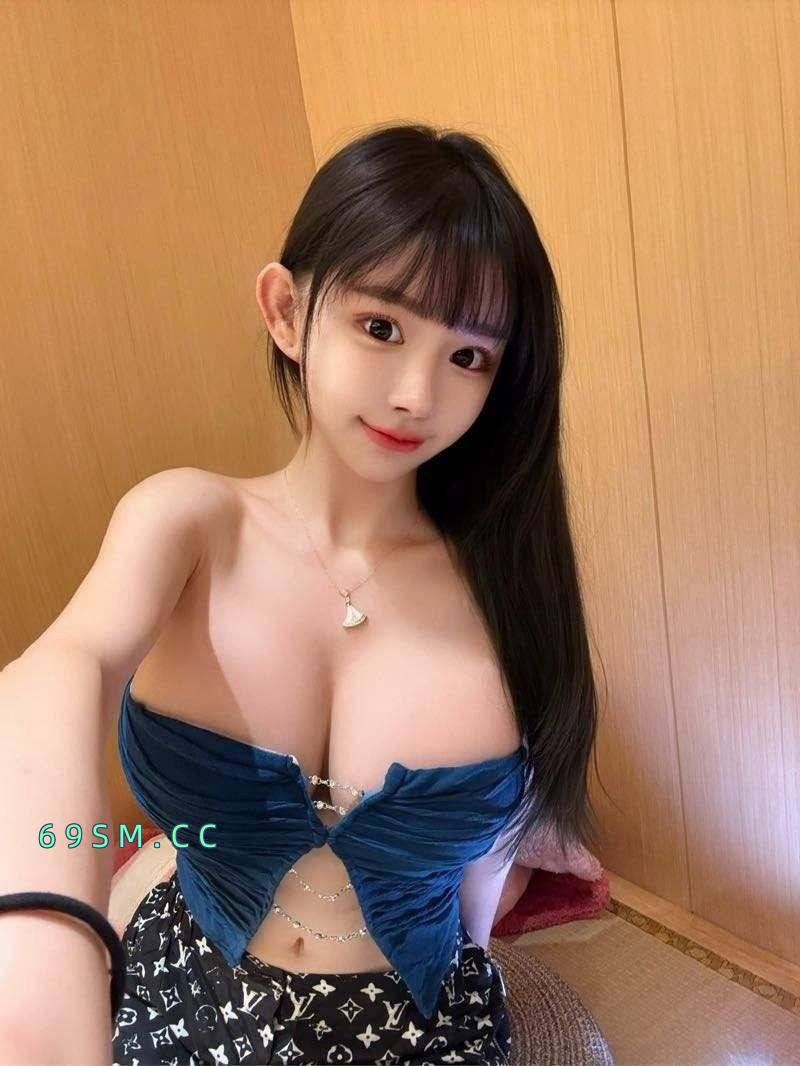 大胸嫩妹很骚气