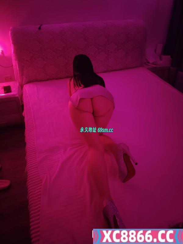 服务系翘臀小姐姐