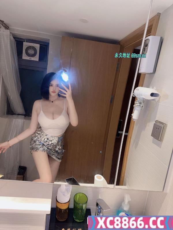 大胸甜美短发嫩妹珂珂