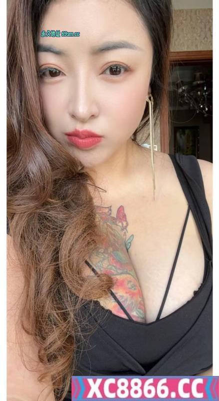 纹身大奶美少妇