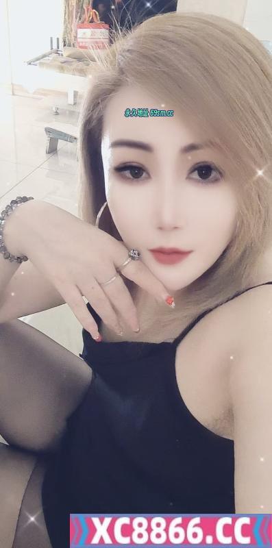 大屁股黑丝少妇