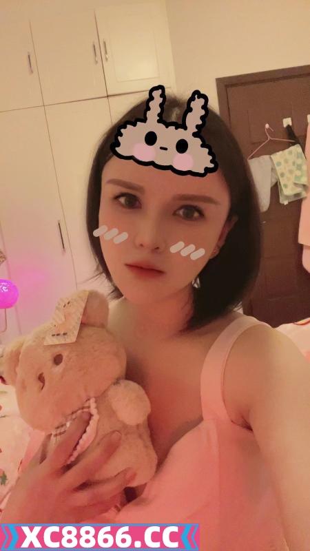 漂亮的短发骚妹