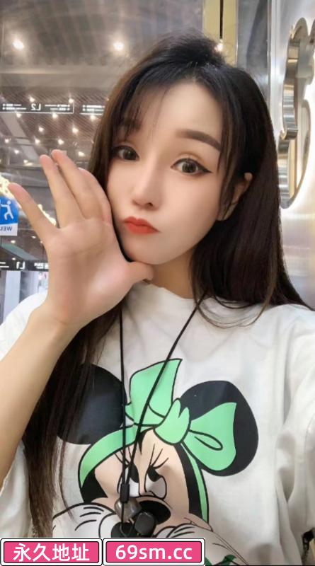 很哇塞的小姐姐