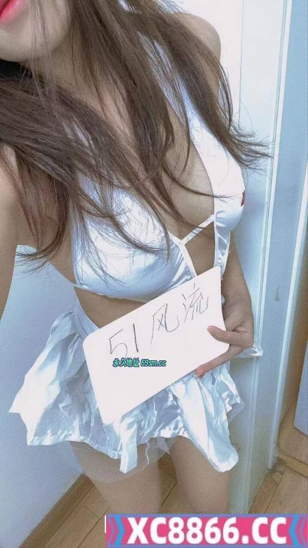 制服诱惑小骚妇