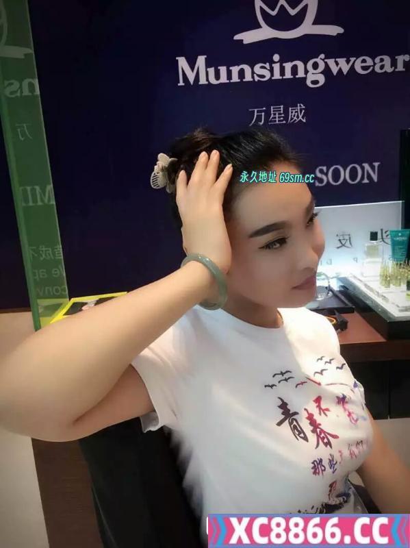 大胸贝贝莞式服务