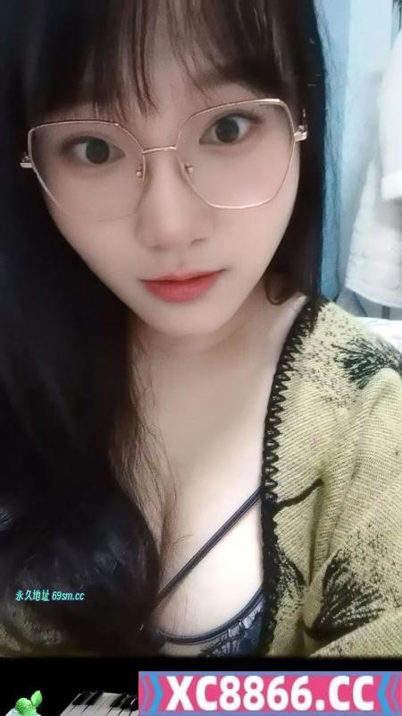 瑶海眼镜妹笑笑