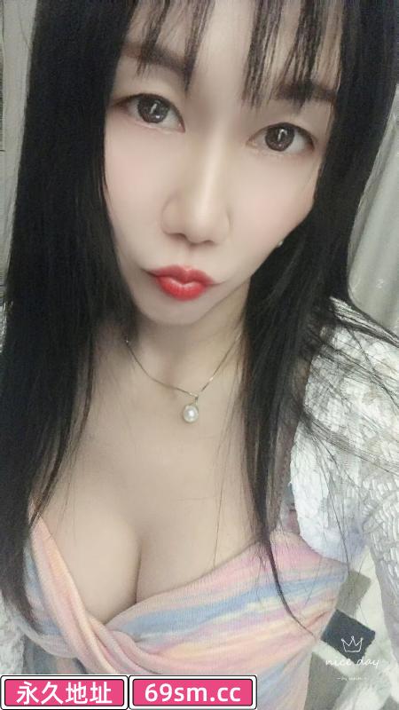 大胸依依