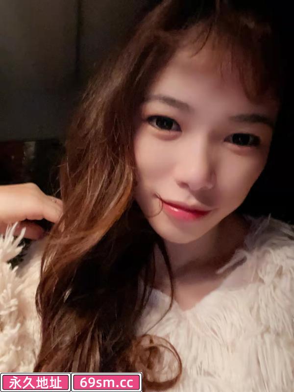 横岗灵灵颜值身材好