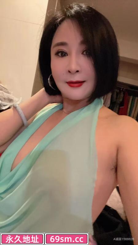 健身D奶少妇