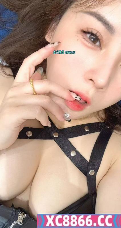 舌吻F胸幺妹