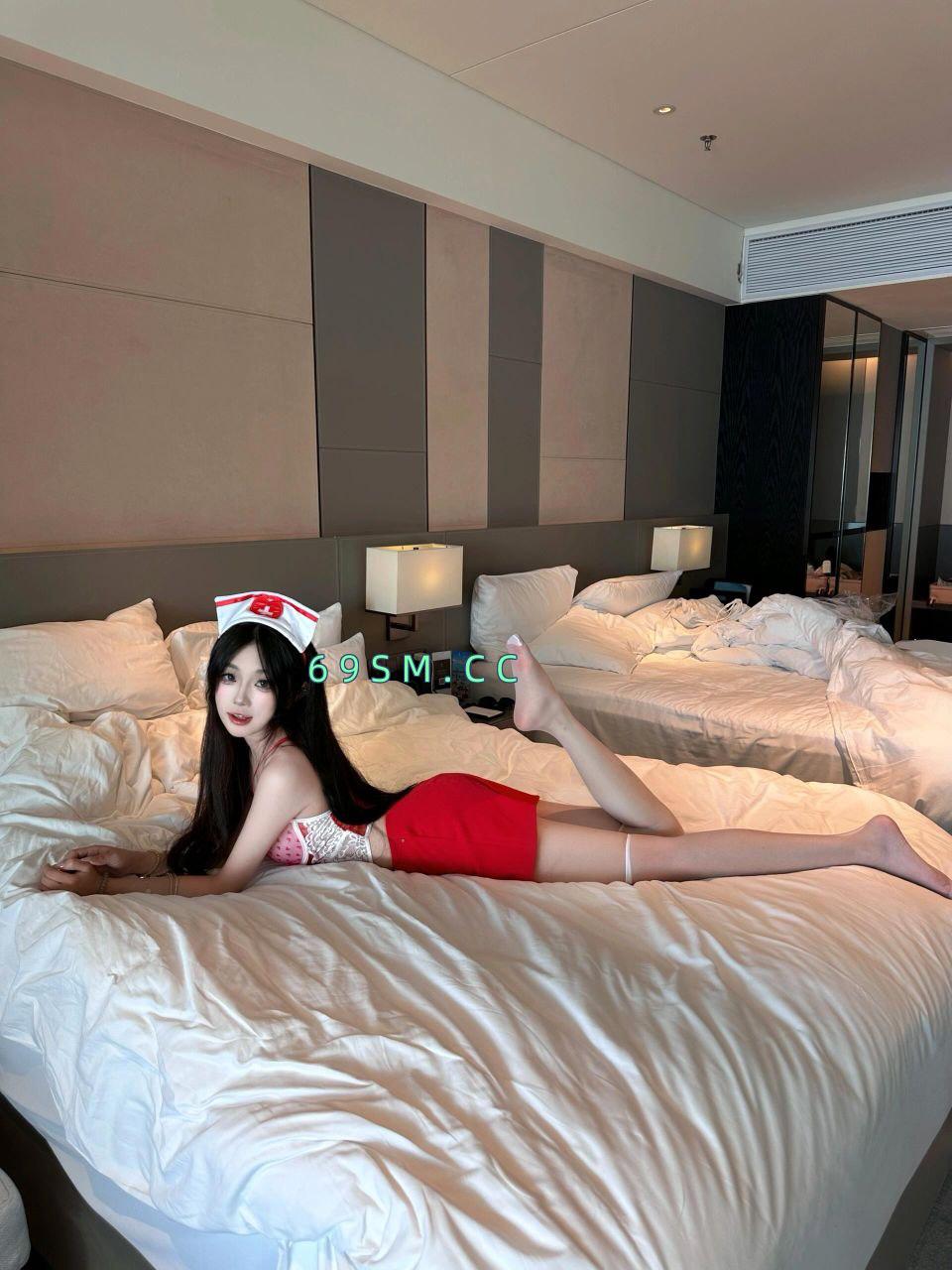 蜂腰巨乳美少妇