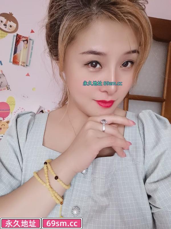 爱笑的骚妹子