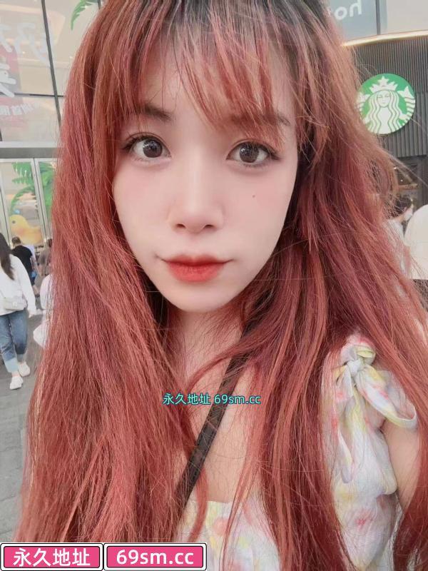 皮肤白嫩的西西