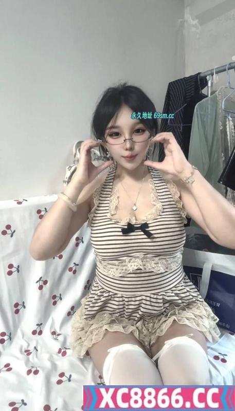 湖里性感诱惑眼镜妹
