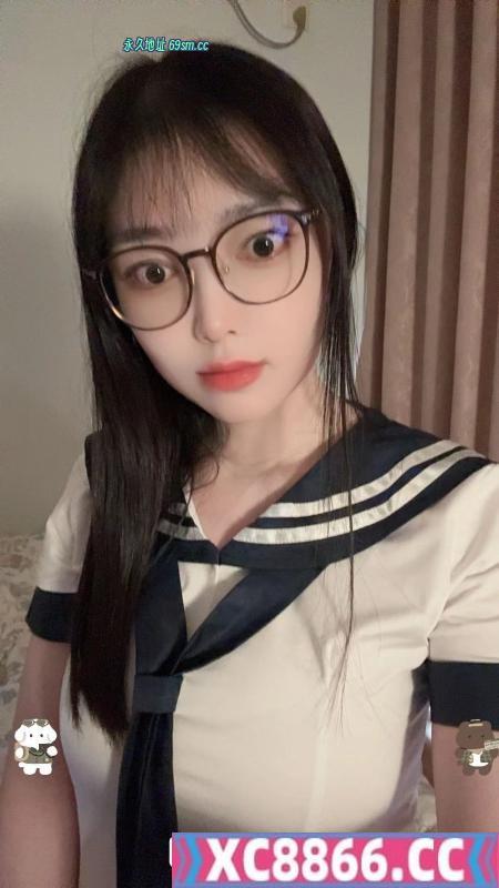 温柔大胸眼镜老师