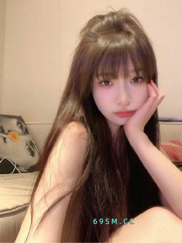 裸吹妩媚学生妹