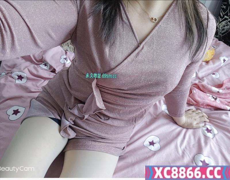 湖塘性感少妇白云