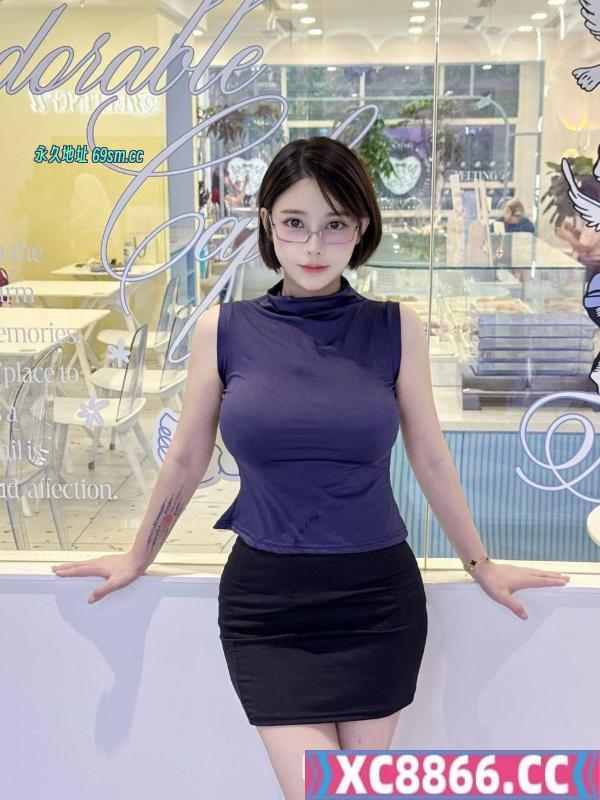 短发大胸风骚老师