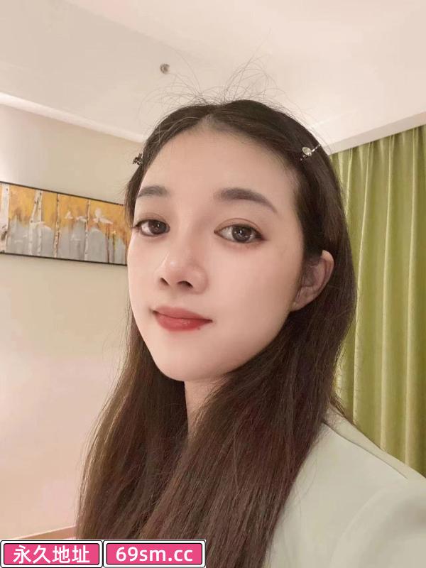 清纯大眼萌妹