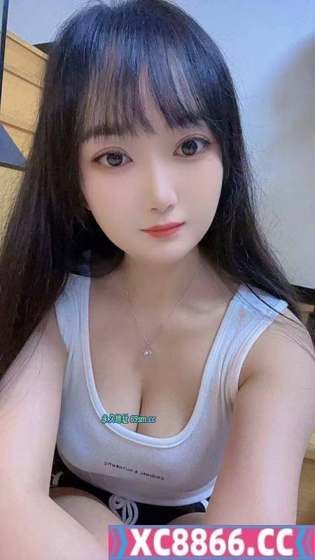 后湖大胸小姐姐