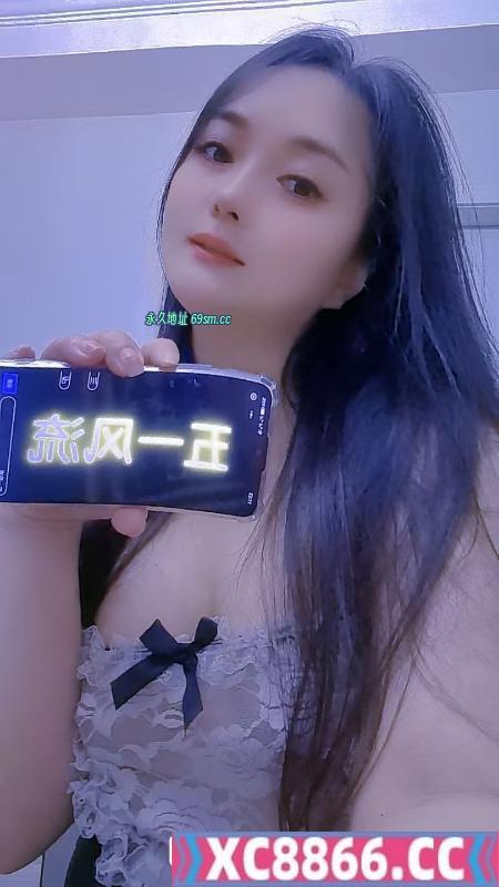 服务型苗条少妇