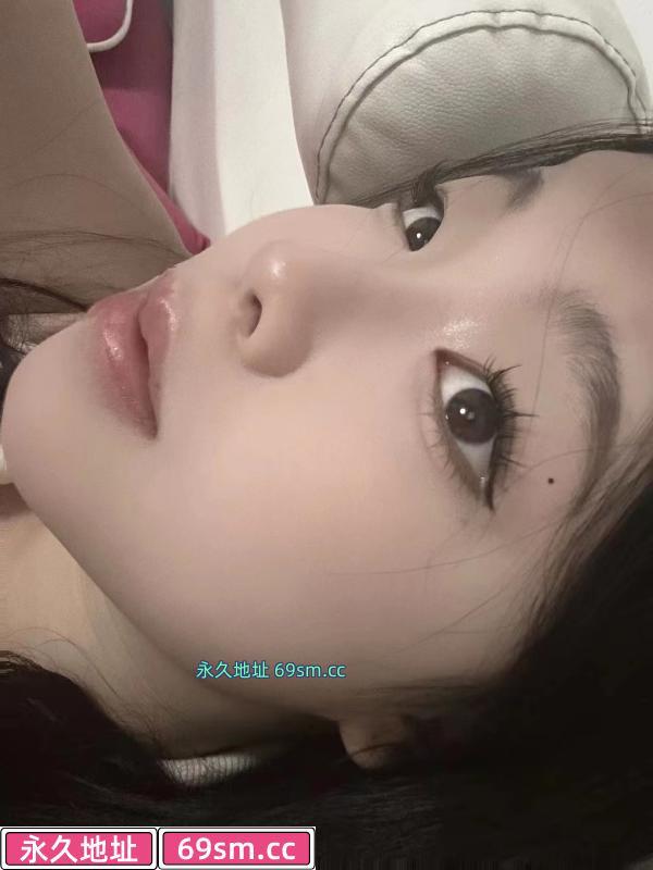 年轻萌妹鱼宝