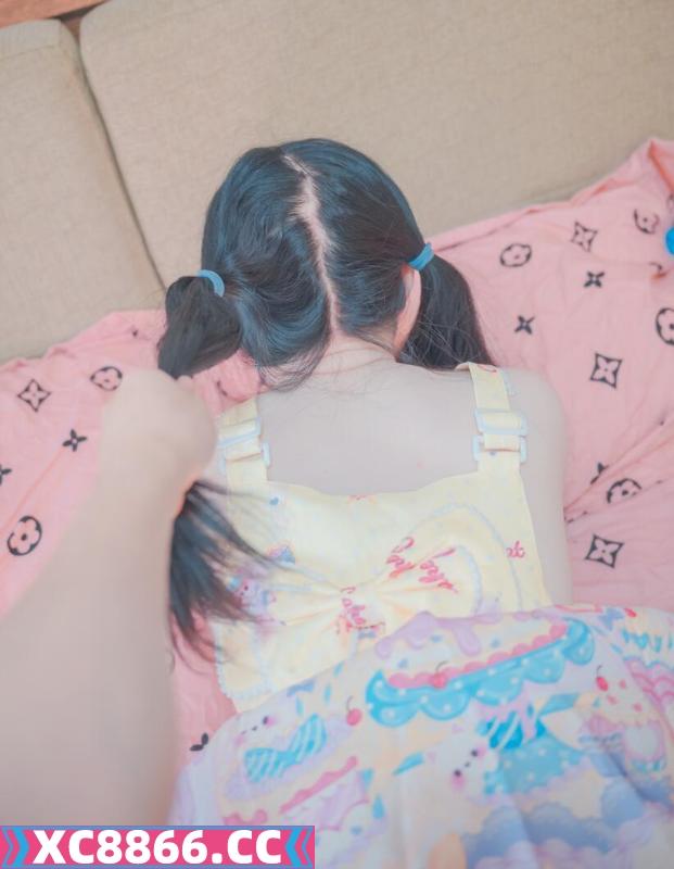 三点粉小萝莉