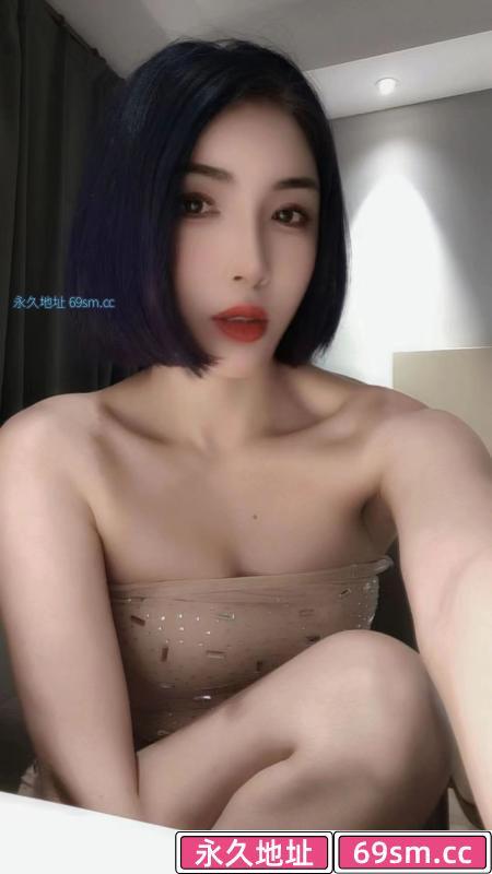 气质短发小姐姐