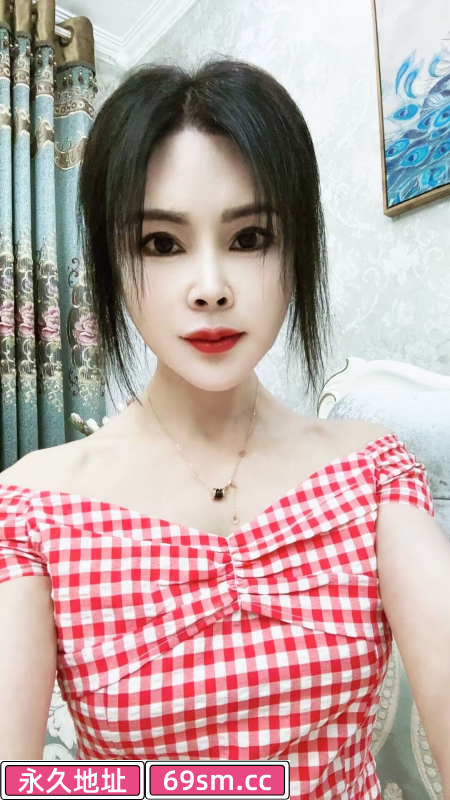 长腿少妇