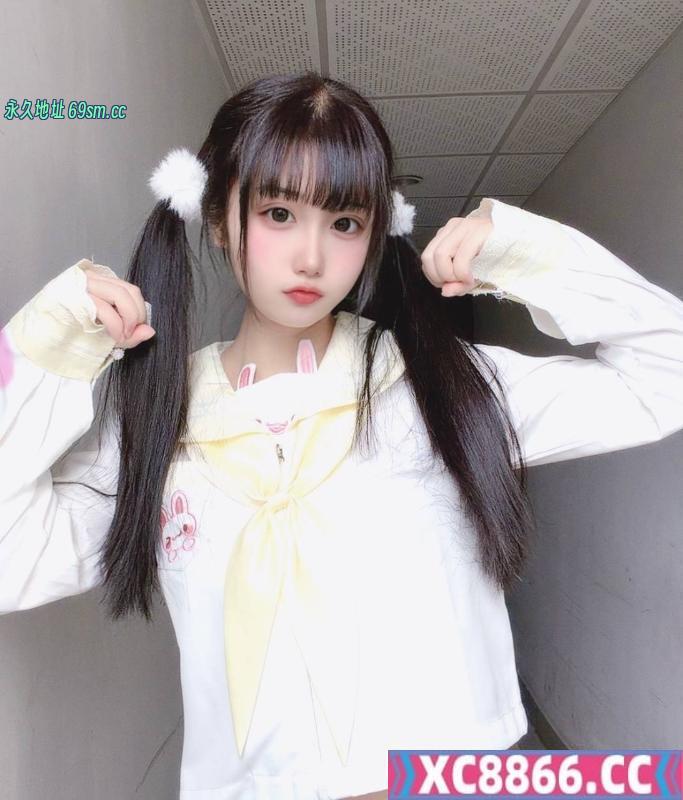清纯二次元颜值嫩妹