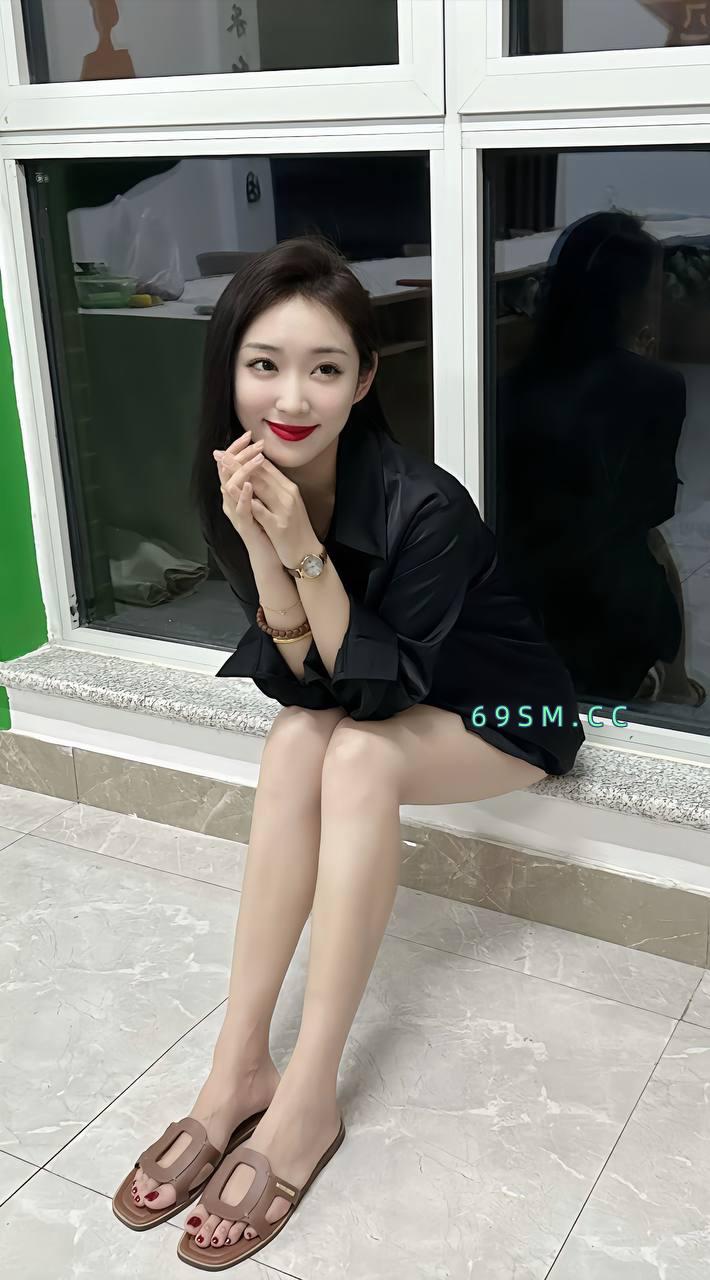 肤白大奶甜妹身材