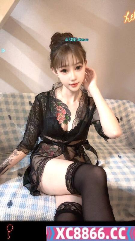 成都美乳纹身妹小井