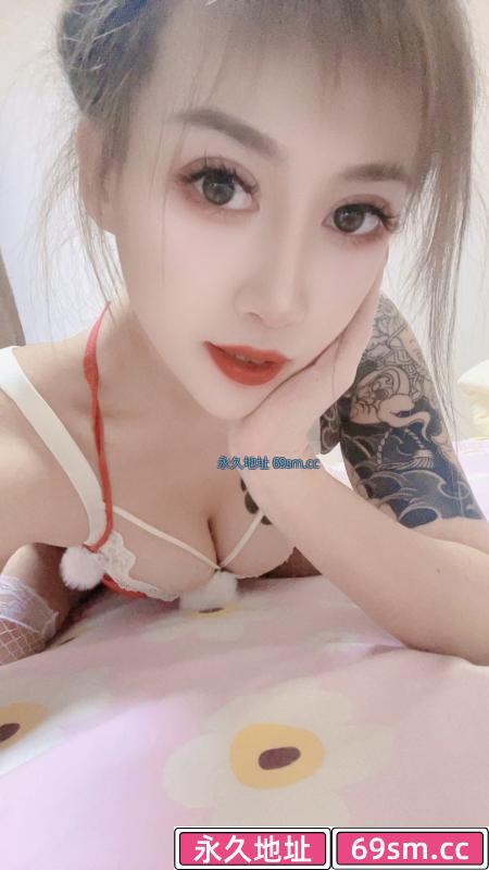 花臂少女