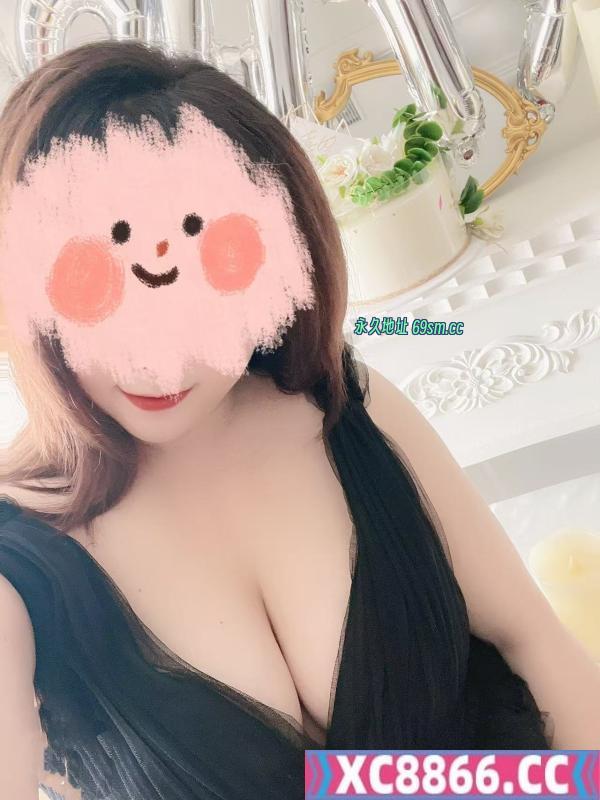 大胸肤白的小姐姐