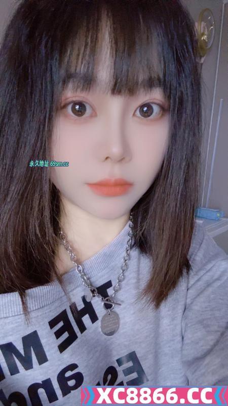 短发活泼娃娃脸