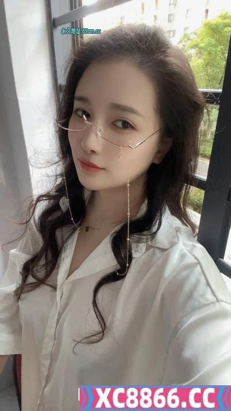 金牛性感眼镜少妇小玉