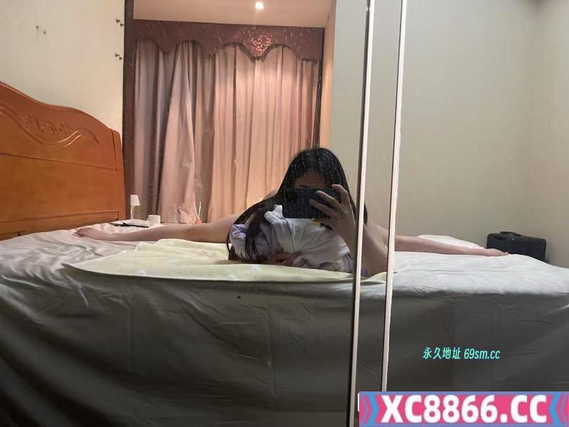 潮喷一字马少妇