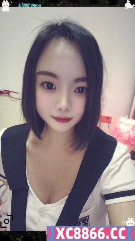 返食短发木瓜奶少妇