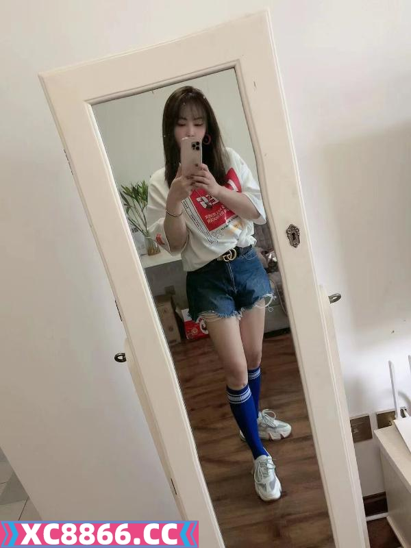 可双飞高挑大波小玲