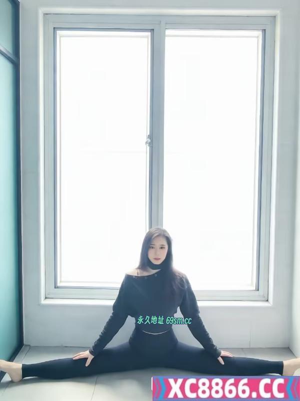 一字马性感少妇