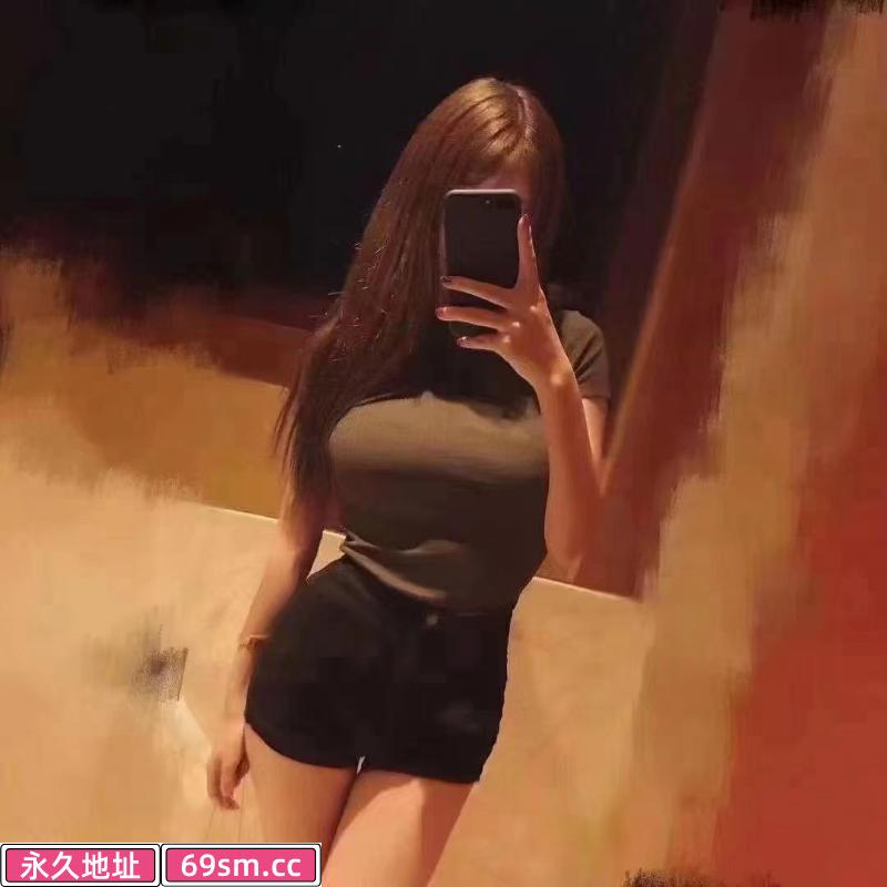 大胸身材完美的小姐姐