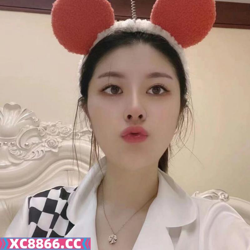 可以舌吻和内射的少妇