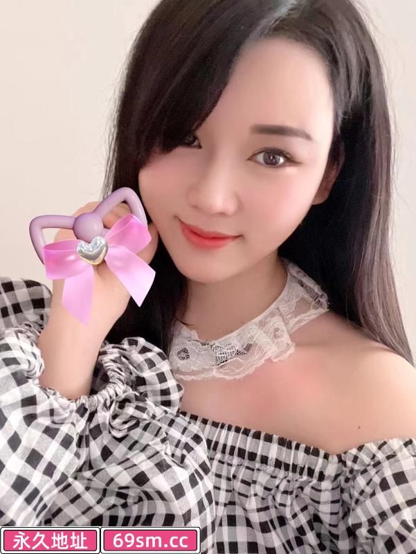 长相甜美西马路摇摇