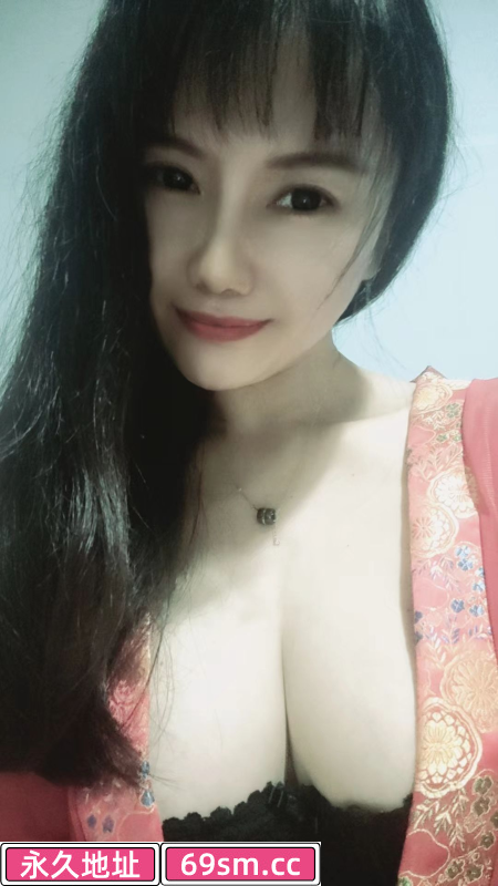 实惠的胸大妹子