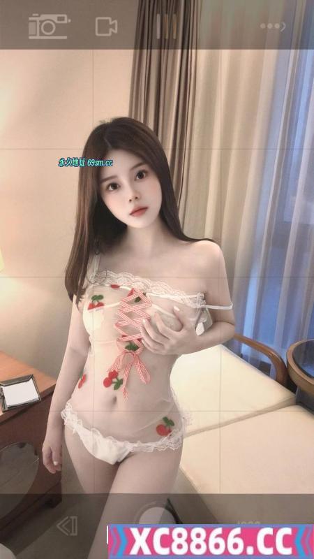娇小玲珑肤白大胸妹子