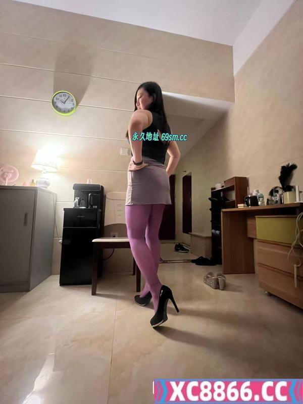 制服肉臀小后妈