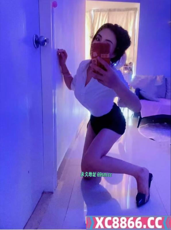 肤白长腿依依