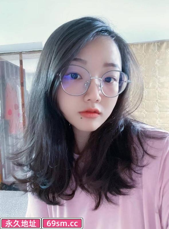天河琴儿眼镜妹