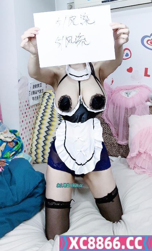 大胸小姐姐
