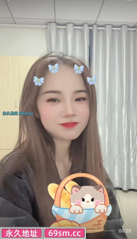 年轻小美女
